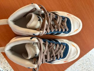 Zapatillas Adidas Mid Top Blancas y Azules, 42,5