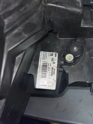Peugeot Faro delantero Referencia 9854782680