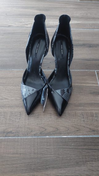 Zapatos de salón Zara negro y gris