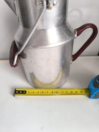 Aceitera antigua de aluminio