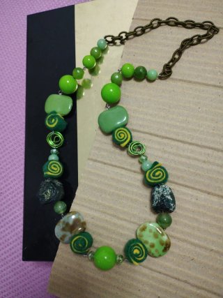 Collana pietre e stoffa