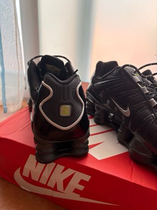 Zapatillas Nike Shox Negras y Plateadas