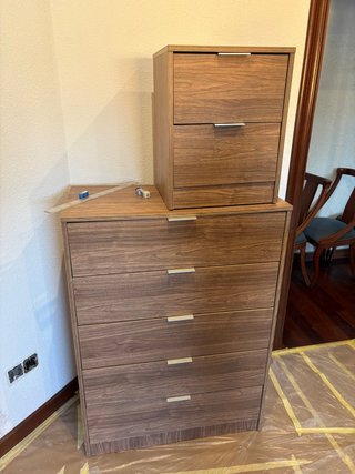 Cómoda de madera marrón