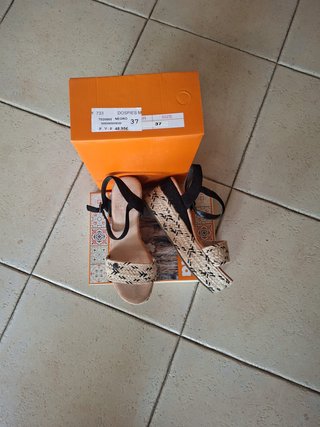 Sandalias Dospies Talla 37 Beige/Negro