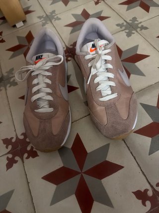 Zapatillas Nike Beige y Rosa