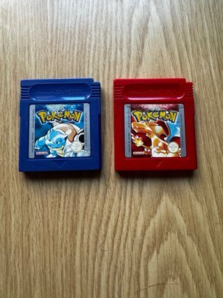 Game Boy Color Original + 2 Pokémon
