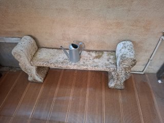 Banco de piedra para jardín