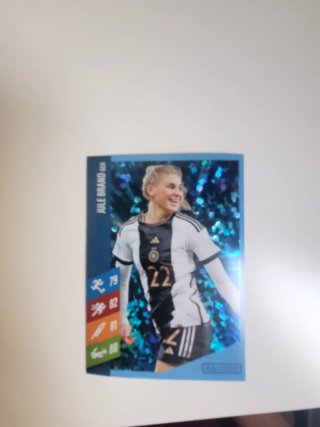 Cromo de fútbol femenino Panini x McDonalds