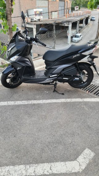 SYM Maxi Scooter Negra 400km