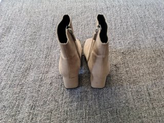 Botines imitación ante beige