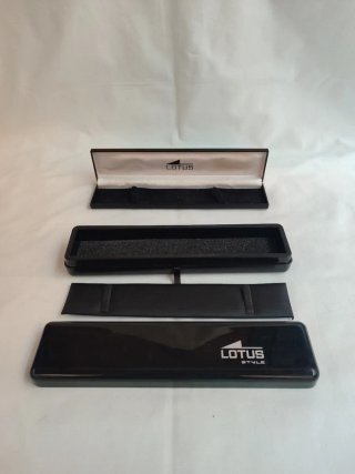 Dos Cajas Lotus Negras
