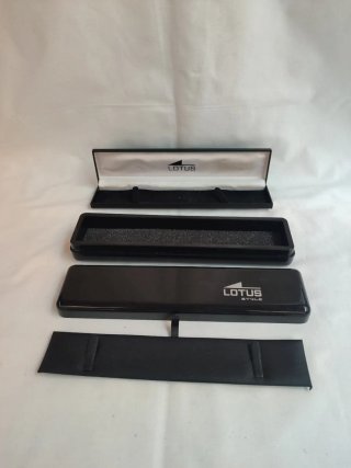 Dos Cajas Lotus Negras