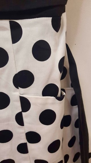 Vestido de lunares blanco y negro