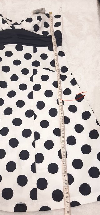 Vestido de lunares blanco y negro