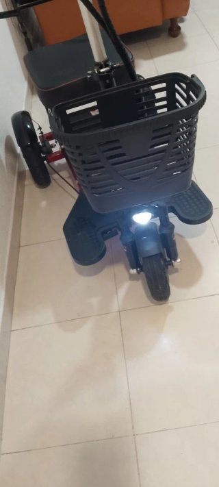 Motosilla Eléctrica Scooter 3 Ruedas