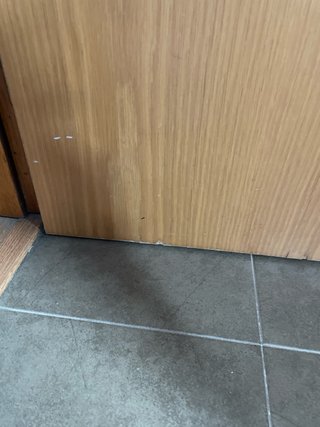 Puerta de madera con cristal