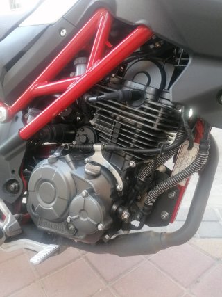 Benelli TNT Tornado Naked 125cc Sólo 5.560km!
