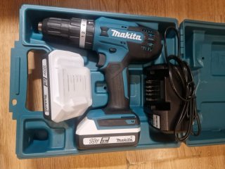 Taladro percutor y radial Makita sin uso
