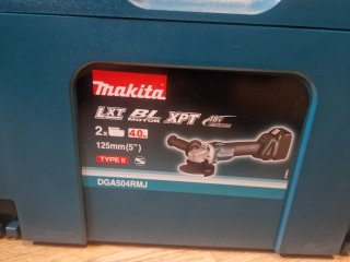 Taladro percutor y radial Makita sin uso