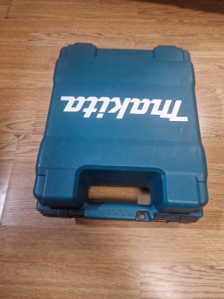 Taladro percutor y radial Makita sin uso