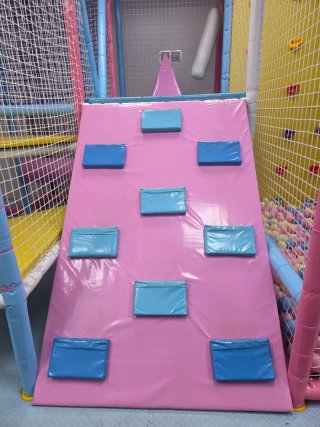 Parque de bolas. 11 m x 2.5 m