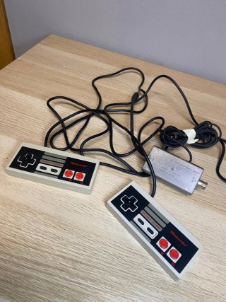 2 Mandos Nintendo NES Originales y cable antena