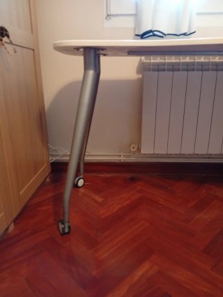 Mesa escritorio ergonómica blanca y gris