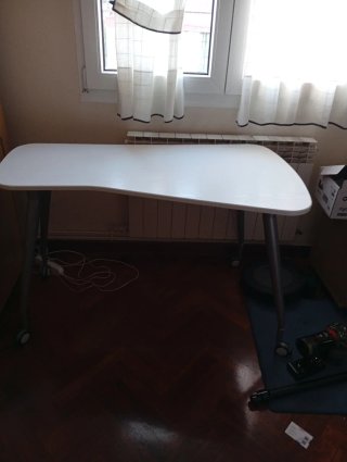 Mesa escritorio ergonómica blanca y gris