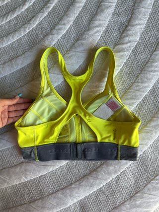 Top deportivo Domyos amarillo y gris