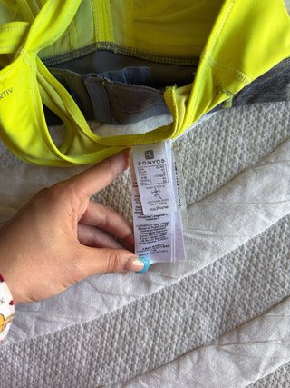 Top deportivo Domyos amarillo y gris