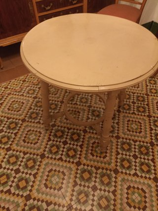 Tavolo rotondo in legno beige