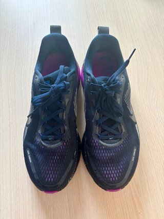 Nike Vomero 18 SE Negro/Morado