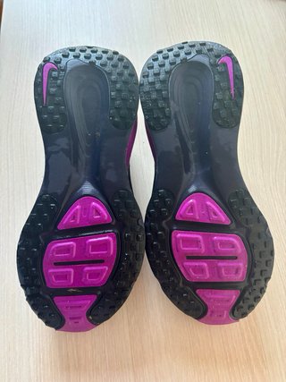 Nike Vomero 18 SE Negro/Morado