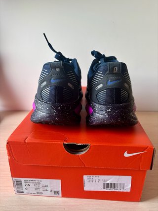 Nike Vomero 18 SE Negro/Morado