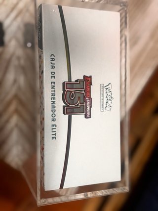 Caja ETB Pokémon 151 Escarlata y Púrpura español