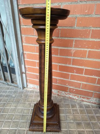 Pedestal de madera maciza