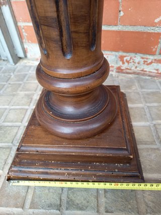 Pedestal de madera maciza