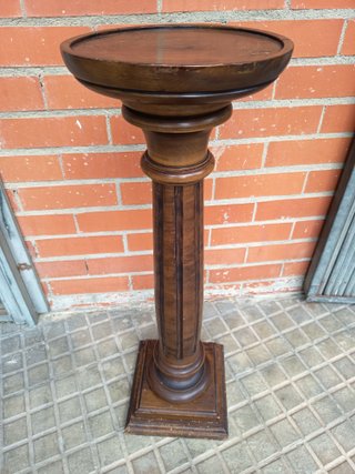 Pedestal de madera maciza