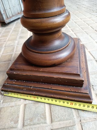 Pedestal de madera maciza