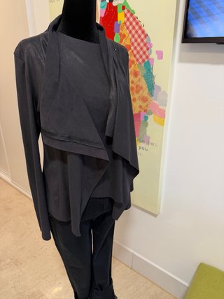 Conjunto chaqueta y blusa negro