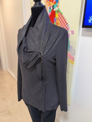 Conjunto chaqueta y blusa negro