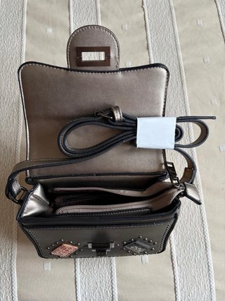 Bolso bandolera tachuelas y parches