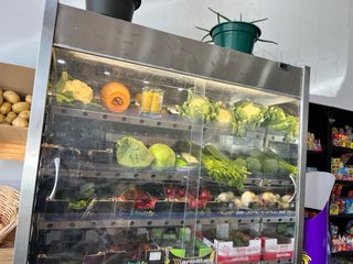 Se traspasa tienda de alimentación y frutería