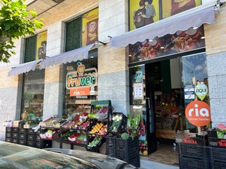 Se traspasa tienda de alimentación y frutería