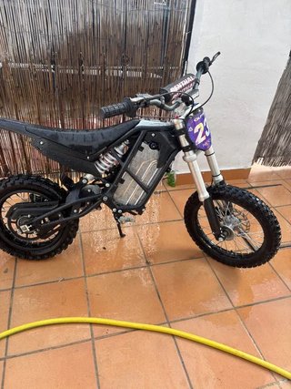Vendo un ebox 2.0 v2, es como un surron bicicleta.