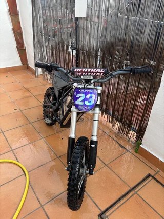 Vendo un ebox 2.0 v2, es como un surron bicicleta.