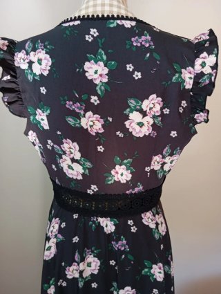 Vestido floral negro y rosa