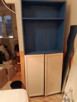 Mueble de almacenaje azul y beige