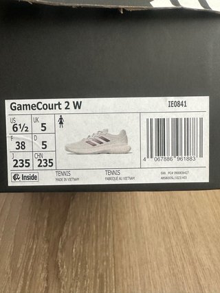 Zapatillas Adidas grises con detalles morados