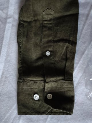 Camisa de lino Charles Robertson verde oliva